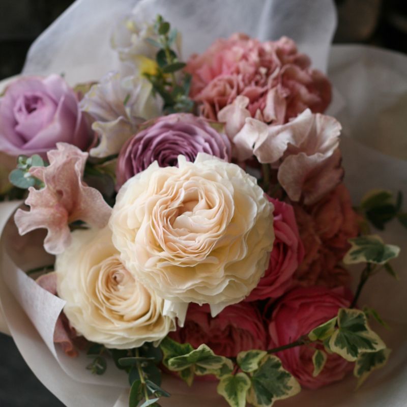 くすみピンクの生花ブーケ