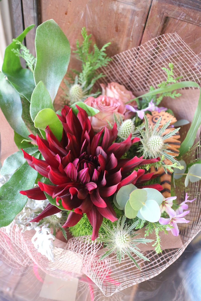 ダリア黒蝶の花束